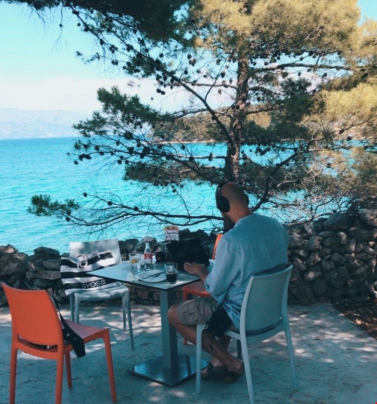 Hotel Supetar Croatia nomad remote 6bc98acf-35b6-460c-8d6b-2a0cf6fbfd29_Remote work 2.jpg